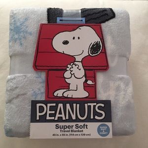 ✨NEW✨ peanuts travel blanket